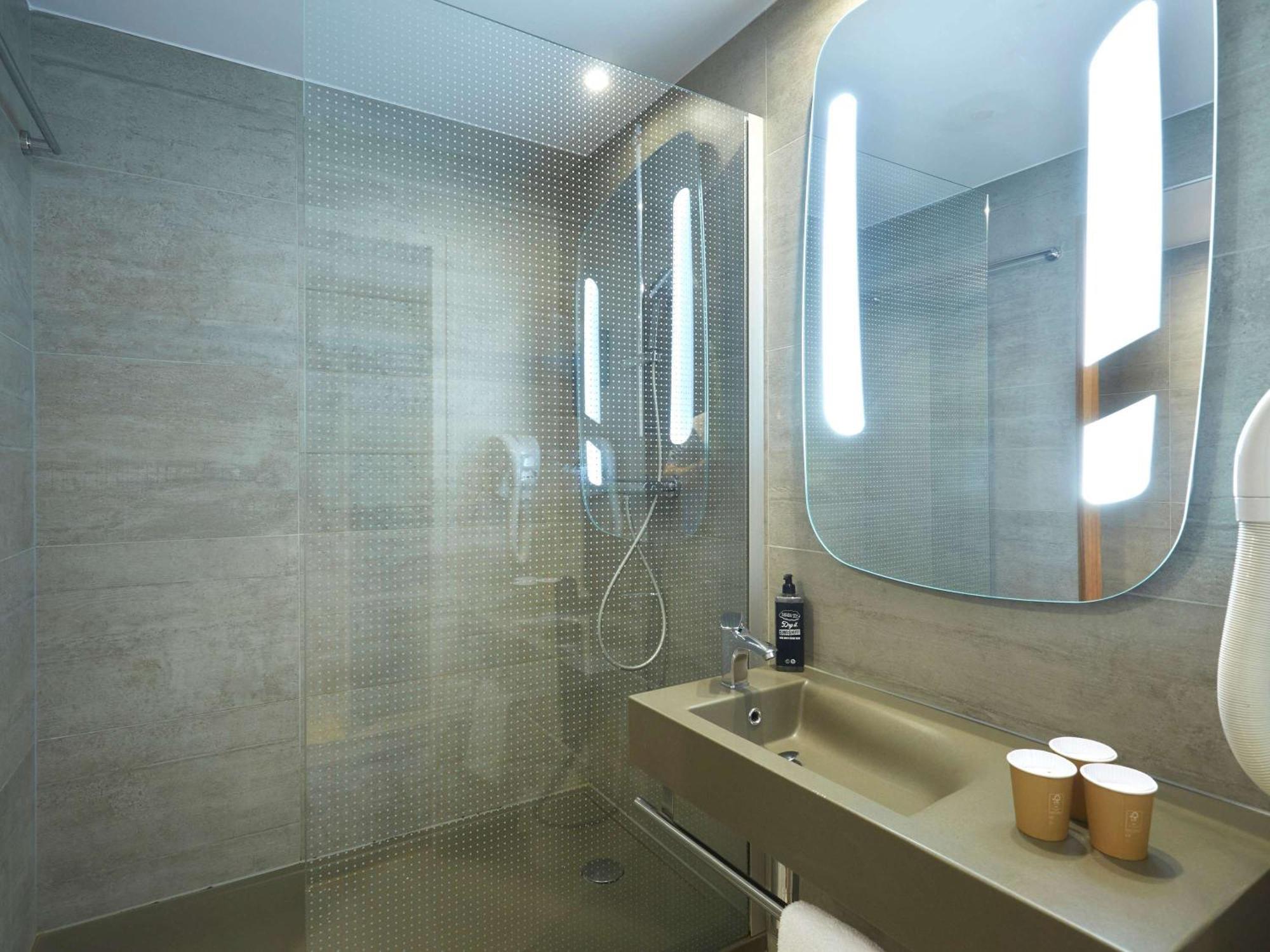 Ibis Annemasse-geneve Hotel 3*