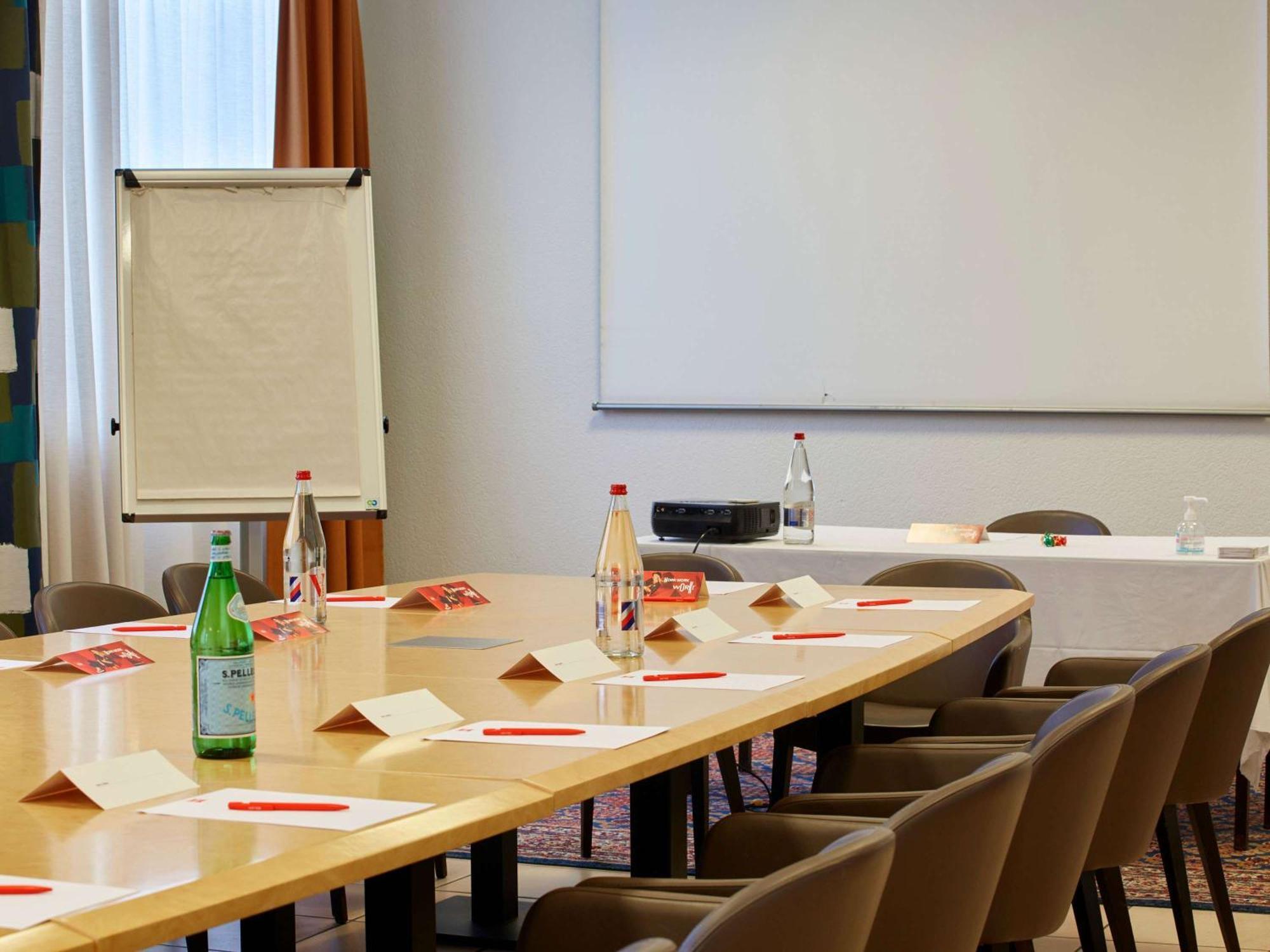 Ibis Annemasse-geneve Hotel 3*